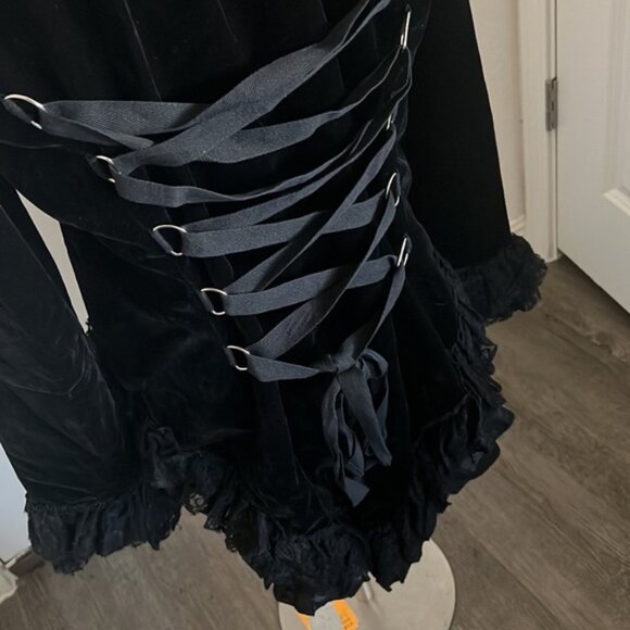 📌Rumies Women's Black Velvet Victorian Steampunk Tail Jacket size14 - Picture 3 of 12